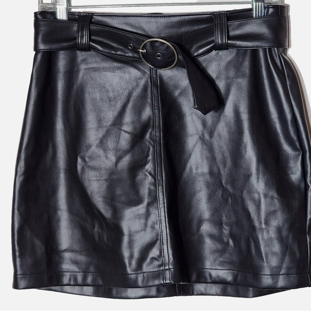 Hollister Ultra High Rise Black Faux Leather Belted Mini Skirt Size M